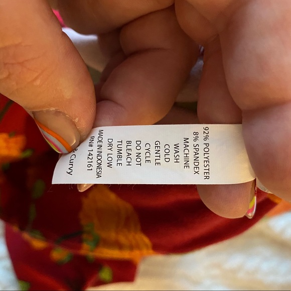 EUC LuLaRoe TC Leggings, red w/ English Roses - Picture 3 of 3